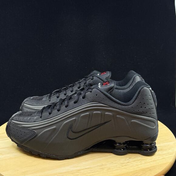 Nike Shox R4 Shoes Triple Black HQ1988-001 Men\'s Size 10.5 NEW main image 9
